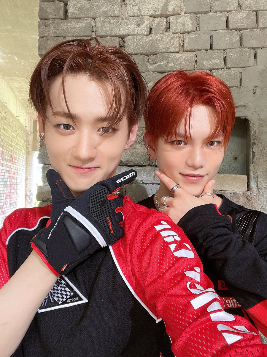 finthe1999's tweet photo. 하
트리거+레이싱복은
전설이라고…… https://t.co/eiDCb52jBH