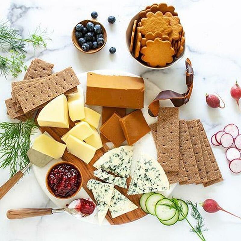 FoodieCity's tweet photo. Scandinavian Classic Gift Box @FoodieCity #scandinavian #cheese #scandinavianstyle #holidayfood #nordic #foodgifts #gjetost #godjul #foodiecitynetwork
Unique and authentic flavors abound in this tasty and thoughtful gift, designed for the Scandie in your life. It includes the https://t.co/1P8p9riG5K