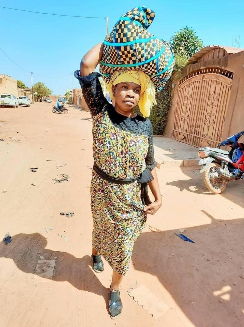 La différence entre TANTE et KAMB POUGDBA 🤧

PS : ce que j’ai commencé 2 jours là, moi même je sais que réunion de famille va sortir dedans 😂😂😂