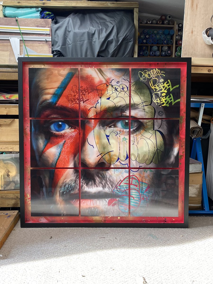 Had to re-post as I don’t want to get into trouble over the music!! Ok so here’s the finished piece, incredible set of 9 lenticular tiles mounted on custom background. <a href="/Dan_Pearce_Art/">Dan Pearce</a> <a href="/Adamski_UK/">Adamski_UK 🔴🟢🟠🟣🟡⚪️</a> #davidbowie #lenticular #customframe #customframing