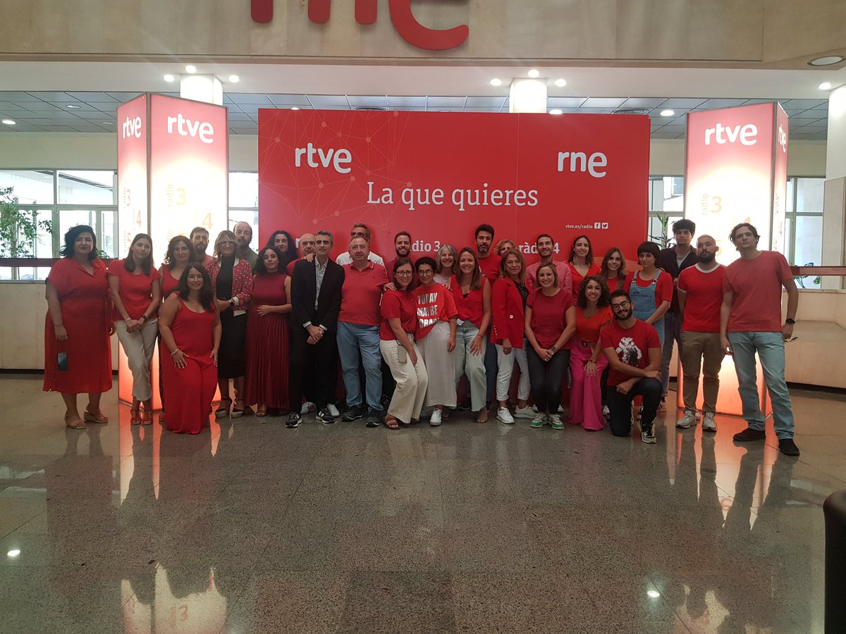 letiaudi's tweet photo. #defiendeRNE #RTVEAsíNo la Radio Pública es de sus oyentes. No a las injerencias. Sí a dar la cara Trabajadores como los de abajo lo tenemos claro. https://t.co/12797rcmIo