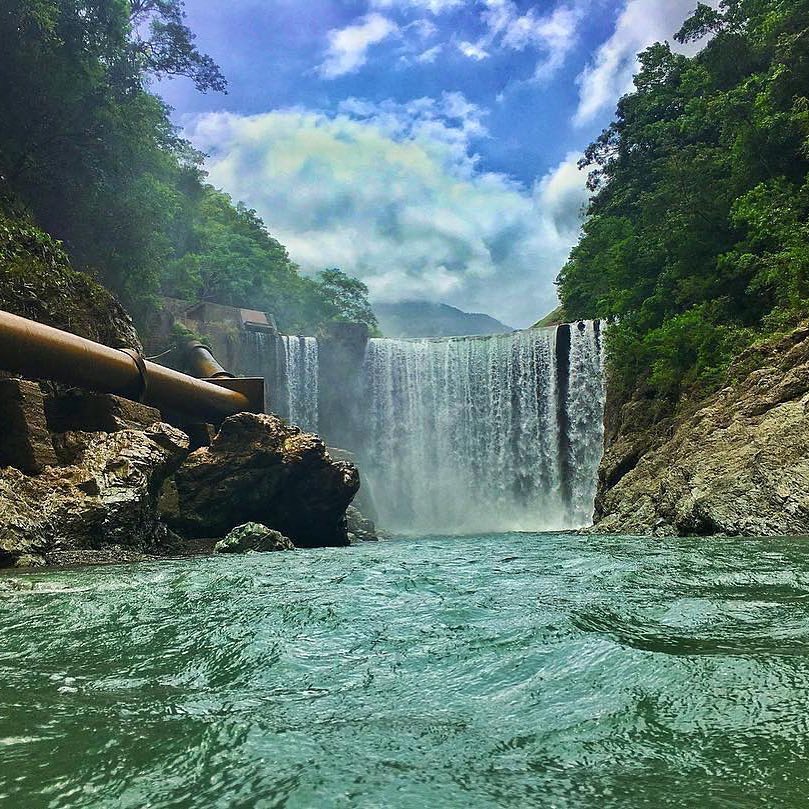 jamaicansdotcom's tweet photo. Blue Skies and Blue Waters at Reggae Falls 🔵☁️💦 Check out more about Reggae falls here - https://t.co/tZQCRTHL43 | 📷IG: jamaicatravel #ReggaeFalls #JamaicanWaterfalls #WeJaminate https://t.co/c4ZAtOAGGY