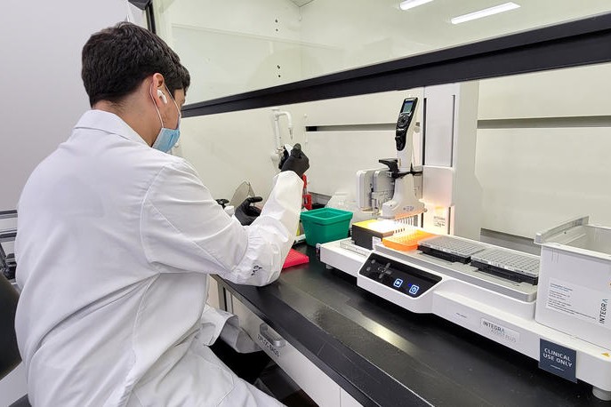 INTEGRApipette's tweet photo. Learn how our products helped @renegadexbio test approximately a quarter of a million people with its semi-automated PCR workflow and one of the earliest saliva-based tests developed to detect SARS-CoV-2: https://t.co/qutboHHbaI
#SARS-CoV-2 #PCR #salivatesting https://t.co/qGhz5HJrQC