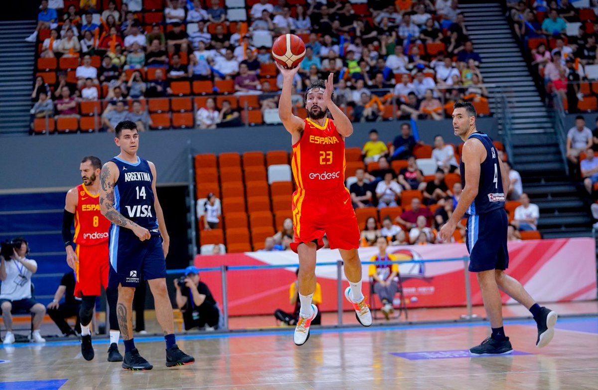 kaleagroup's tweet photo. 👏 @EuroBasket starts today! 🏀

The eyes are on the current world champion: @baloncestoESP. 🇪🇸

We shared very special moments with Spain at the 2019 Ningbo Tournament. 📸So we wish them the best of luck!

Go for the 5th @EuroBasket!🏆

📸 @ NPhoto -ALberto Nevado/ FEB https://t.co/Od9l0EnFmW