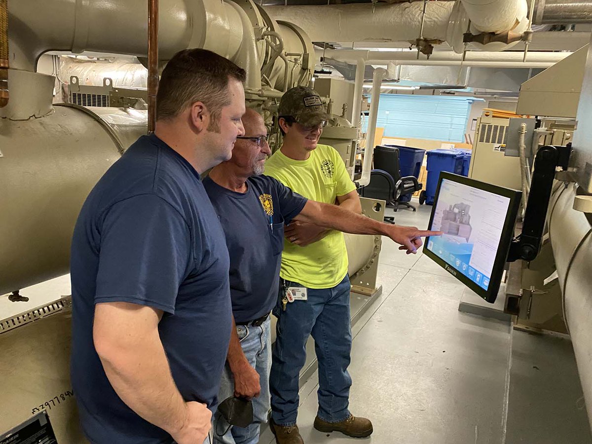 ChescoGovt's tweet photo. Today is #BuildingandCodeStaffAppreciationDay - a perfect opportunity to thank our staff in the Department of Facilities Management who do a stellar job of ensuring that all county buildings are well-maintained and up-to-code for employees and visitors. Thank you for all you do! https://t.co/xTHxmUKypK
