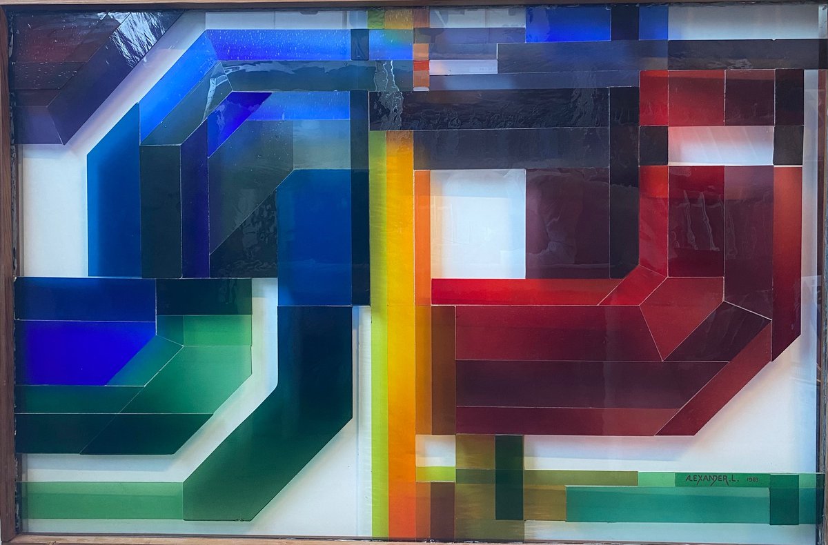 MuseumVanZuilen's tweet photo. Het Museum van Zuilen kreeg er een prachtige aanwinst bij: een glas-appliqué, (121 x 169 cm) gemaakt door A. #Luigjes, gemaakt in opdracht van #Wescon (onderdeel van #Werkspoor) en hing in de #Apparatenhal (#Werkspoorkathedraal). Krijgt uiteraard 'n mooie bestemming in het museum https://t.co/BWfxycXhf9