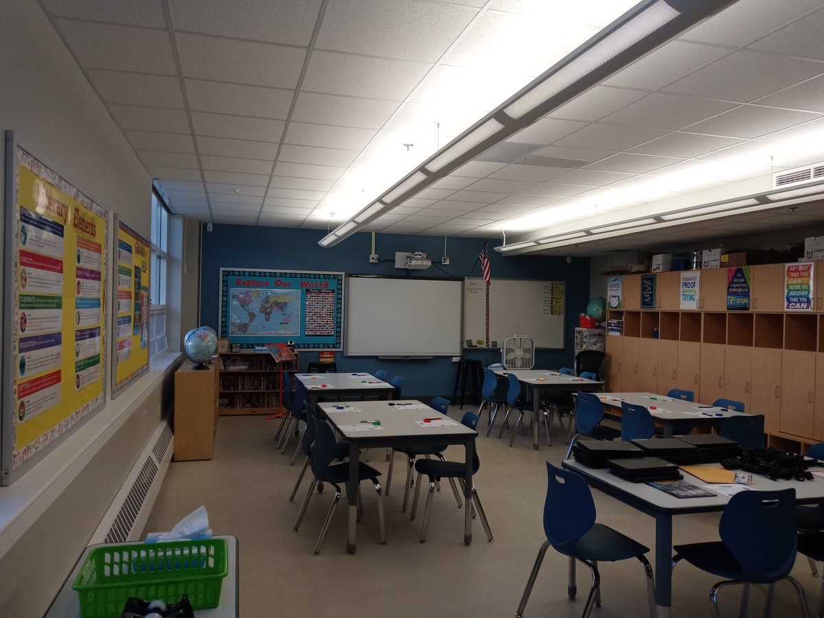 coachman6th's tweet photo. Here's to the start of a great school year! The room is ready for the new Coachmanites! #clsstripes #ellingtonshines https://t.co/mMHiN9aTc1