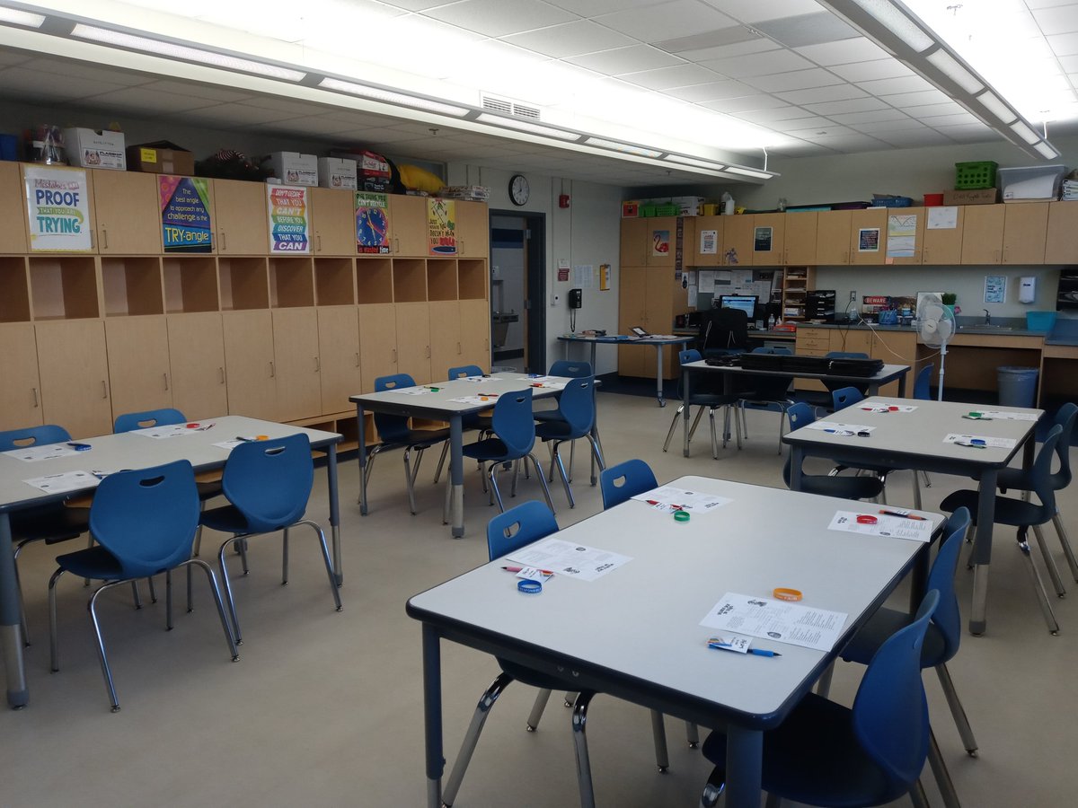 coachman6th's tweet photo. Here's to the start of a great school year! The room is ready for the new Coachmanites! #clsstripes #ellingtonshines https://t.co/mMHiN9aTc1