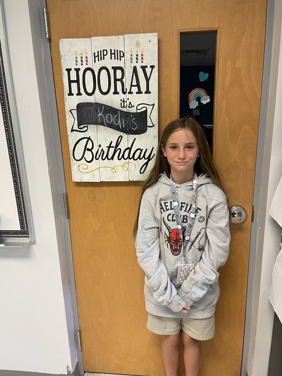 misspaller's tweet photo. Two more birthday’s for our amazing 6th graders! ❤️🎉🎁 https://t.co/pXY3QjCFmc