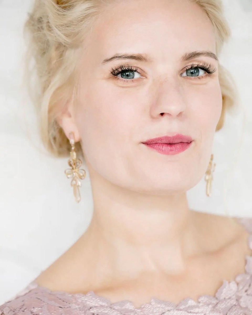 SarahTraubel's tweet photo. I am thrilled and grateful to begin my new season as a member of the @Oper_Leipzig ensemble, with my Leipzig debut as Violetta in #LaTraviata, the title role in Lortzing's #Undine, Agathe, Donna Anna ... @Gewandhaus #giampaolobisanti #christophgedschold https://t.co/6rdaoUkp79