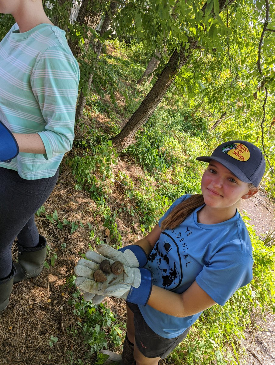 MadeiraCoCurric's tweet photo. What did that Madeira Snail find while cleaning up the Anacostia River during @MadeiraCoCurric? #madeirasnails #madeiraservice #madeiragrade10 #MadeiraCoCurriculum https://t.co/4m7PVmAB2h