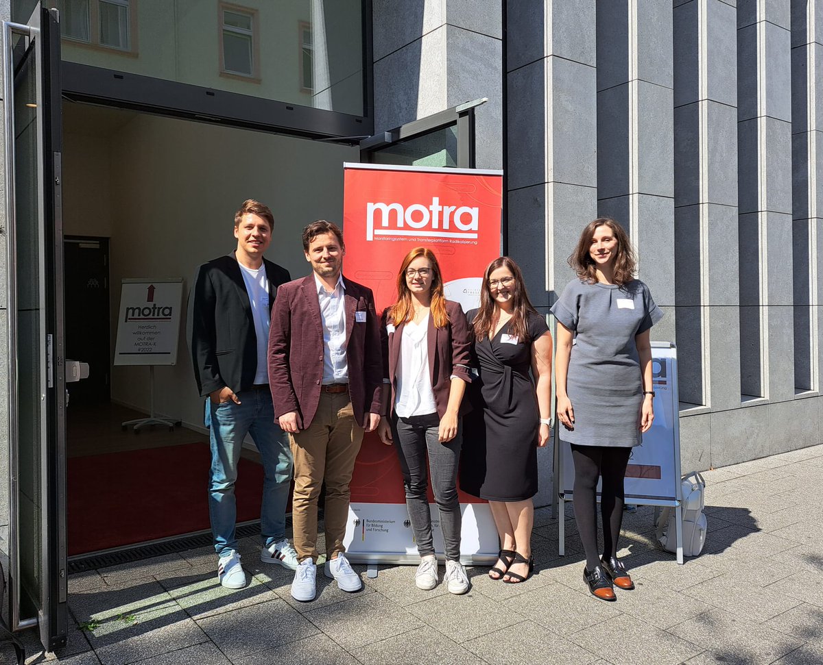 TeamRieger @_DianaRieger, @J_H_ohner, S. Greipl, @hdschulze, @SRothut, @uk_schmid, & @Bri_Nad presenting at the @MOTRAVERBUND conference MOTRA-K22.