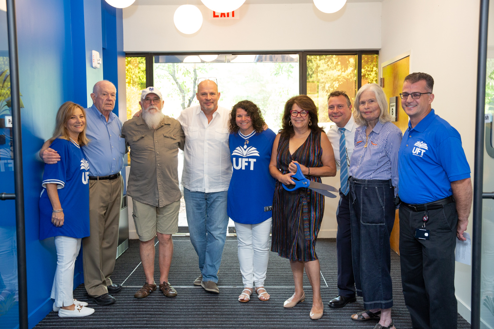 UFT's tweet photo. The new @si_uft Staten Island borough office will give members more meeting space and greater technology. Here are pictures from its grand opening on Aug. 31! https://t.co/bZqS1oMcZI