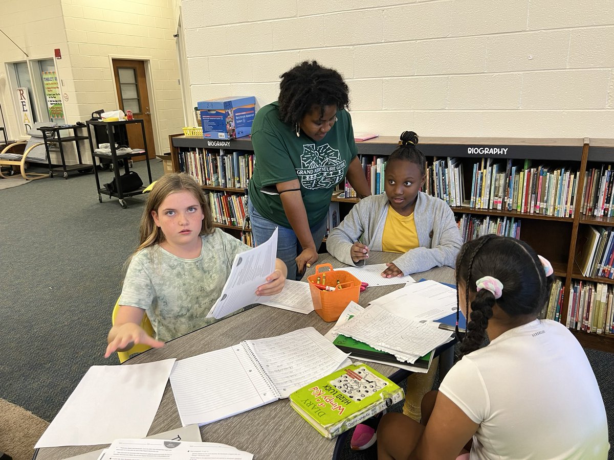 pattiparis2's tweet photo. Mrs. Curtis’ 4th graders celebrated writing with a Writing Celebration this morning!  So fun to watch them be able to share with parents and peers!  #TheyBelonginHenry #CelebratingWriters #ExpectWriters ❤️❤️❤️ https://t.co/PfdR7bmfRL