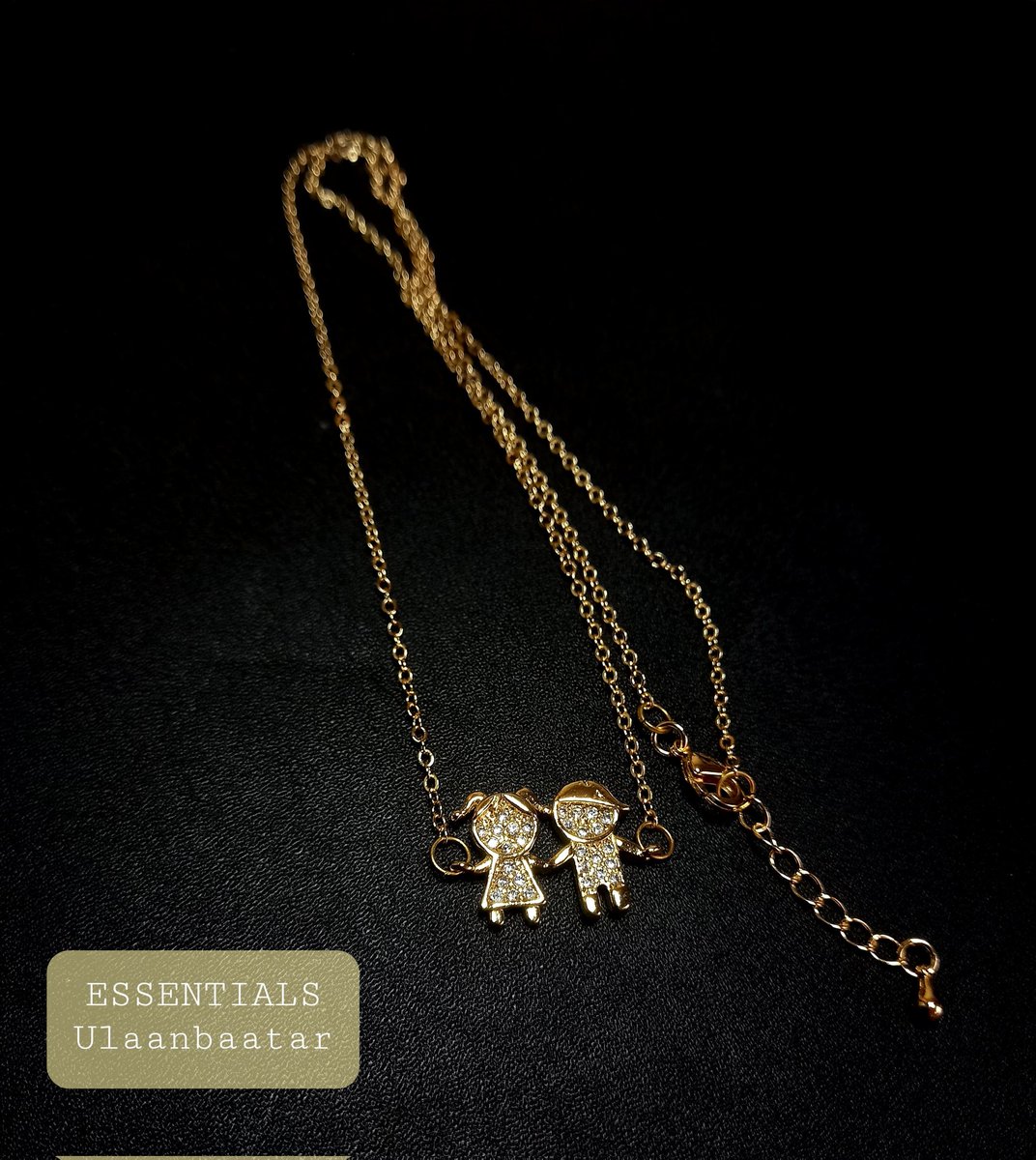 Хөтлөлцсөн хүү, охины дүрстэй 14к монет бүрмэл зүүлт
Үлдэгдэл: 3ш
Designed in Ulaanbaatar
®Essentials Ulaanbaatar
📱80836353