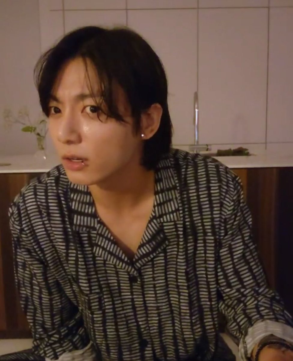 randomjungkook's tweet photo. 😭 https://t.co/vYYzcQQTbO