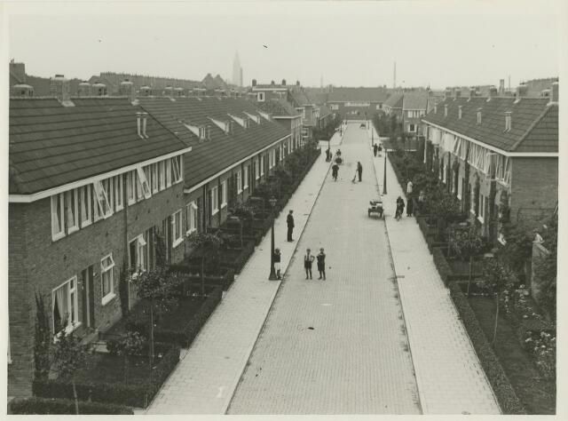 HistorieGro's tweet photo. Kamperfoeliestraat, Oosterpark (1920-30) https://t.co/6AQQhHoYDr