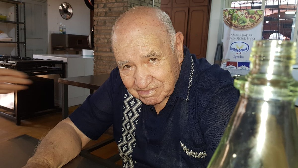 Lekaja está enfermo. Problemas de edad, lanzo #PizzasXDonTito para solventar algunos gastos.
Son #PizzasAlVacío y salen en combo de 4x100.000 gs. Los que deseen adquirirlas me escriben al link de siempre:
bit.ly/SoyKureDumas  RT se agradece. La semana q viene entregamos.