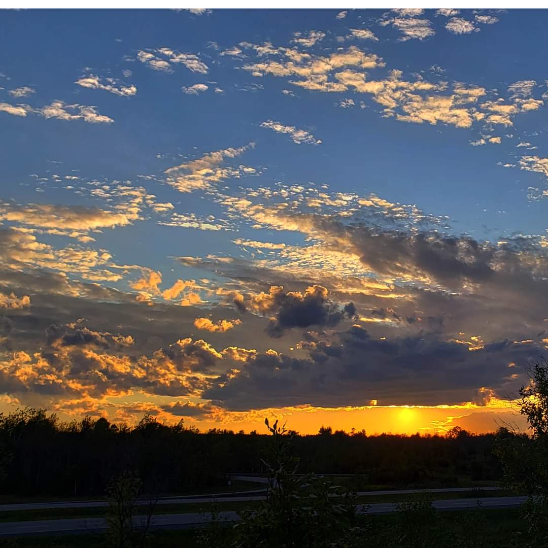 dkall_58's tweet photo. @RoughtonD Sunset for us last evening after dinner celebrating the start of my retirement! https://t.co/v749MZNXXW