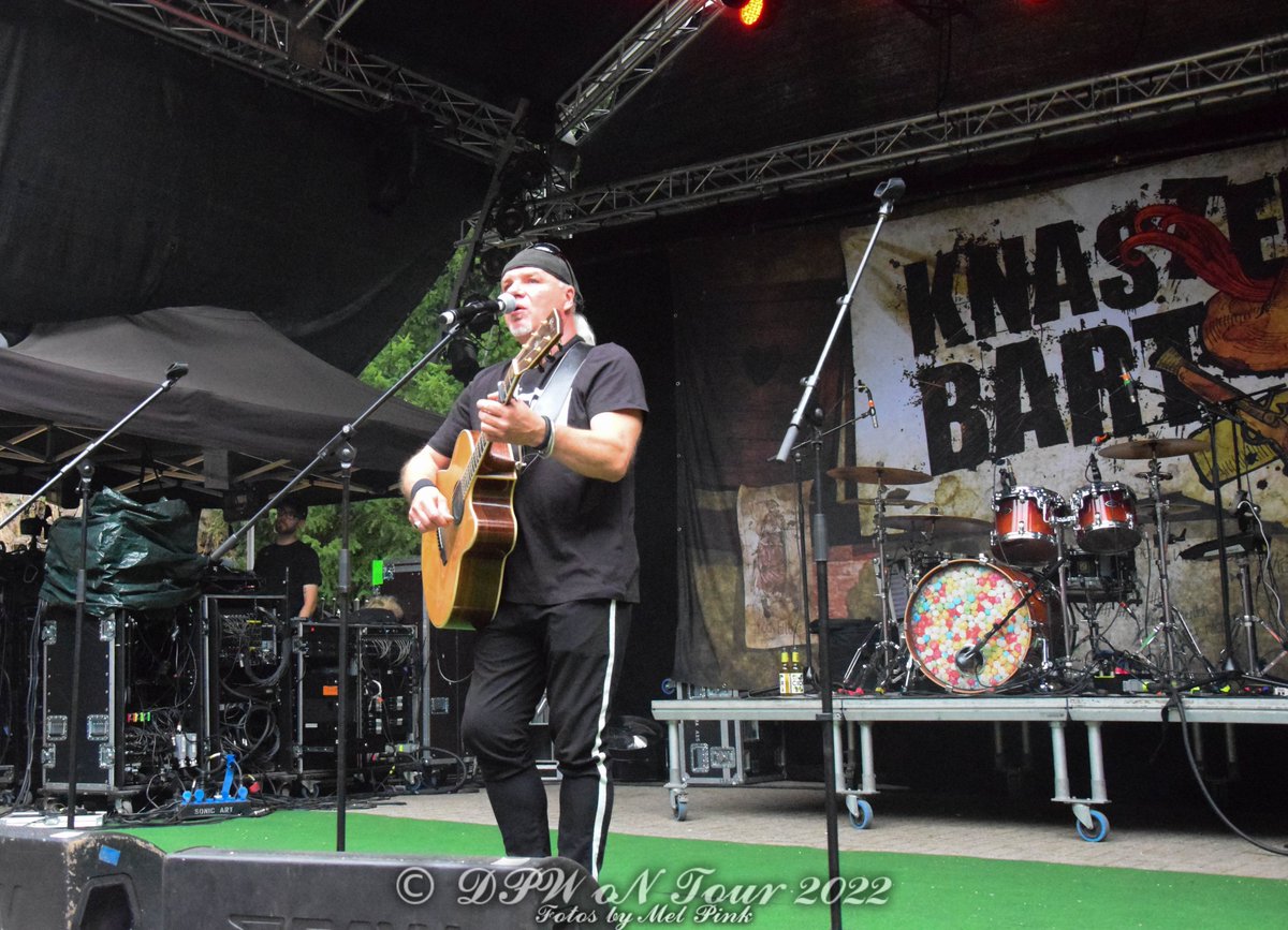 Konzertgeherin's tweet photo. Auf zum Gossenabitur!
Unterwegs für DPW on Tour auf dem #FeuertalFestival
Hier die Bilder von #Knasterbart
Was ein Abriss! https://t.co/8YmVDNOF5H