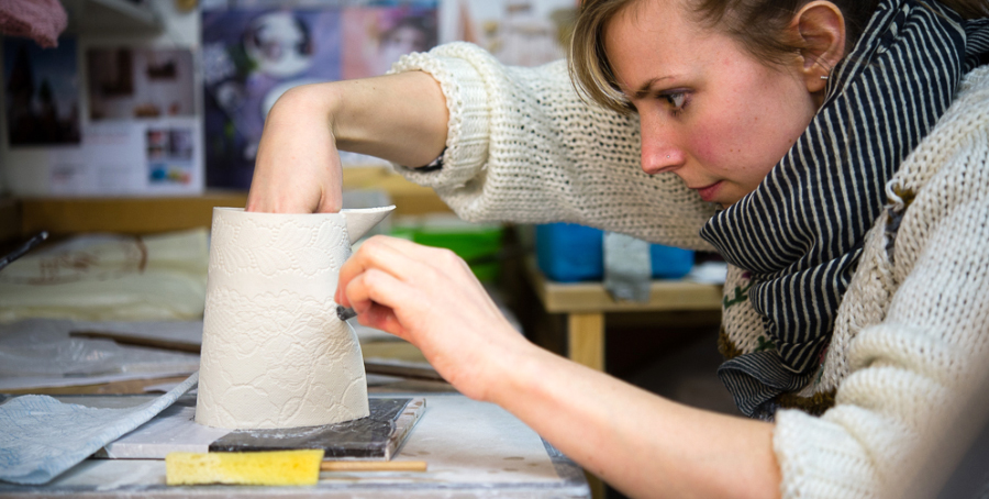 To celebrate 10 years in business, potter Louise Hall is offering 15% off her collection of porcelain tableware throughout September. Congratulations Louise! 

Shop from her collection on our website here: madebyhandonline.com/collections/lo… #specialoffer #ceramics