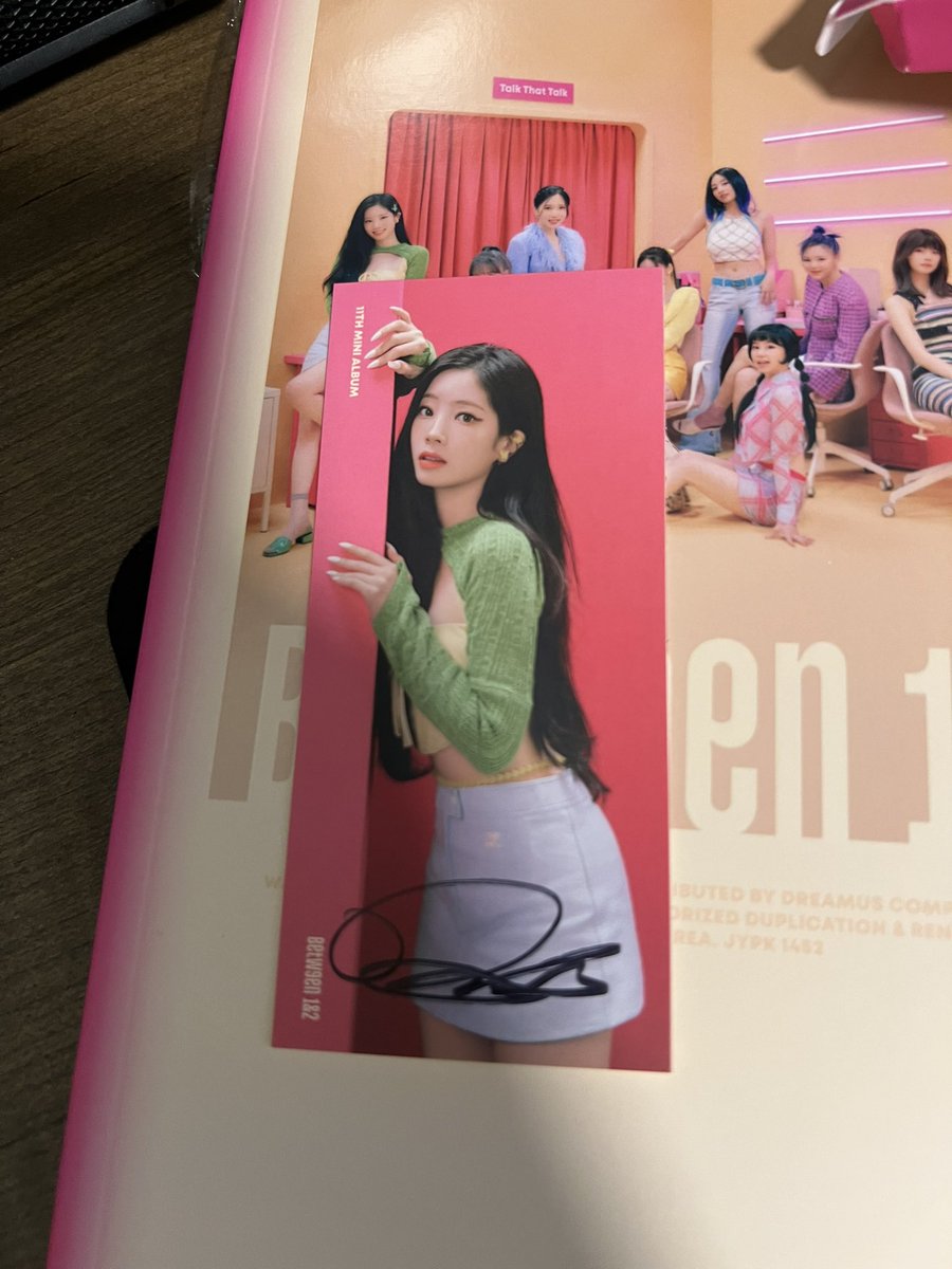 samb8903's tweet photo. WTT
Sana signed bookmark or Dahyun signed bookmark
Looking for:
Jihyo, Momo, or Jeongyeon signed bookmark
#BETWEEN1and2 #twice #twicewtt #twicesigned https://t.co/J6ry9bKaX3