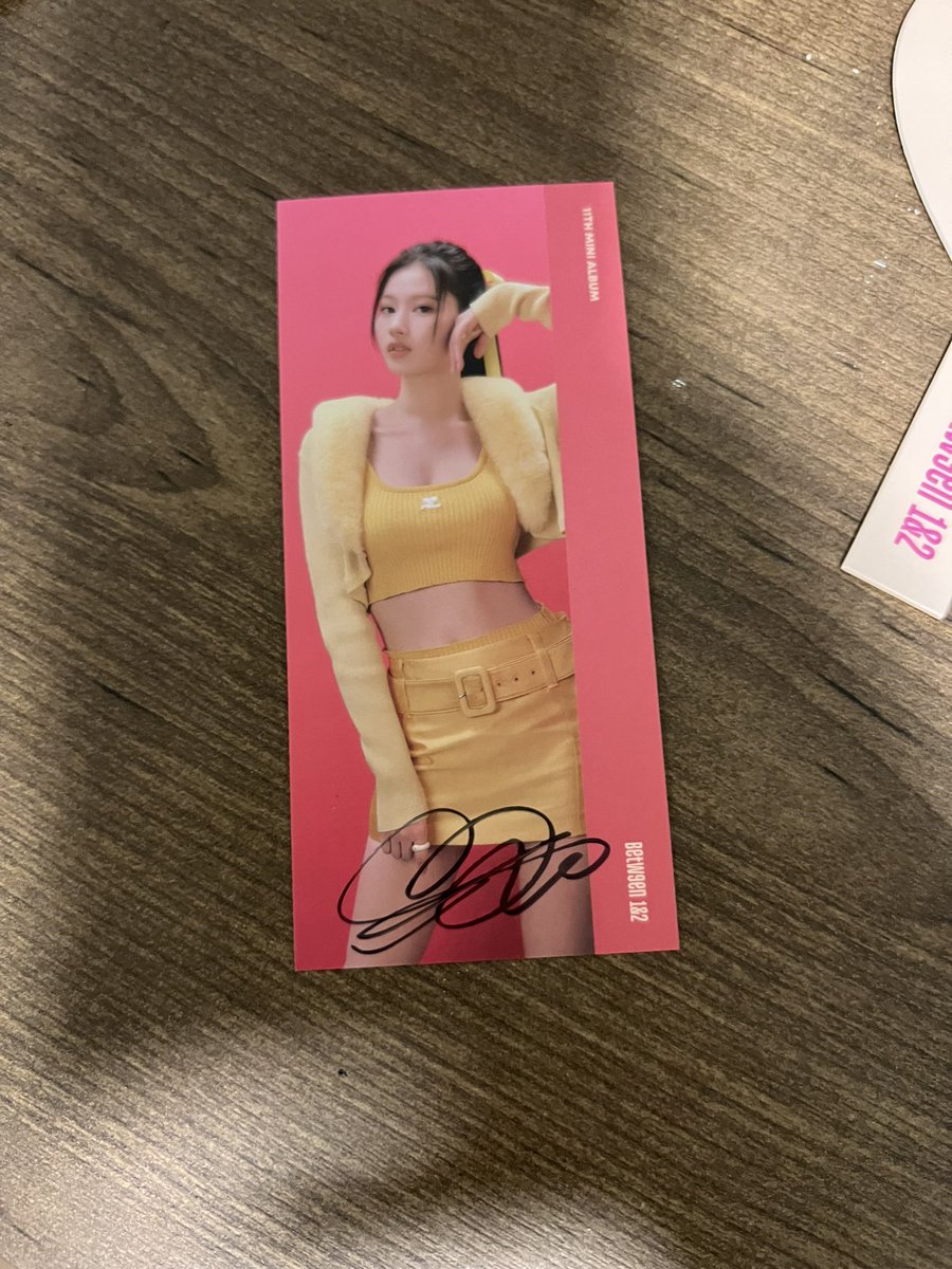 samb8903's tweet photo. WTT
Sana signed bookmark or Dahyun signed bookmark
Looking for:
Jihyo, Momo, or Jeongyeon signed bookmark
#BETWEEN1and2 #twice #twicewtt #twicesigned https://t.co/J6ry9bKaX3