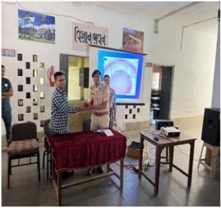 infotapigog24's tweet photo. તાપી જિલ્લાના ઉકાઈ સ્થિત જીવન સાધના વિદ્યાલય ખાતે રોડ સેફ્ટી વિષયક જનજાગૃતિ કાર્યક્રમ યોજાયો
-
#tapi #Gujrat #avernece #rodsefty #TraficPolice #tapirto #traficrules @SPTapi @CollectorTapi @DdoTapi @dbpatel564 @mamsongadh https://t.co/pRjVqWjy5i