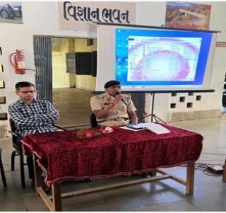 infotapigog24's tweet photo. તાપી જિલ્લાના ઉકાઈ સ્થિત જીવન સાધના વિદ્યાલય ખાતે રોડ સેફ્ટી વિષયક જનજાગૃતિ કાર્યક્રમ યોજાયો
-
#tapi #Gujrat #avernece #rodsefty #TraficPolice #tapirto #traficrules @SPTapi @CollectorTapi @DdoTapi @dbpatel564 @mamsongadh https://t.co/pRjVqWjy5i