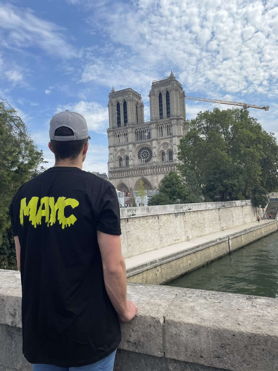 OxZayy's tweet photo. Travelled to Paris just go take a cool picture of me an my merch
@BoredApeYC #BoredApeYC #BAYC https://t.co/hlgYtbRpvY