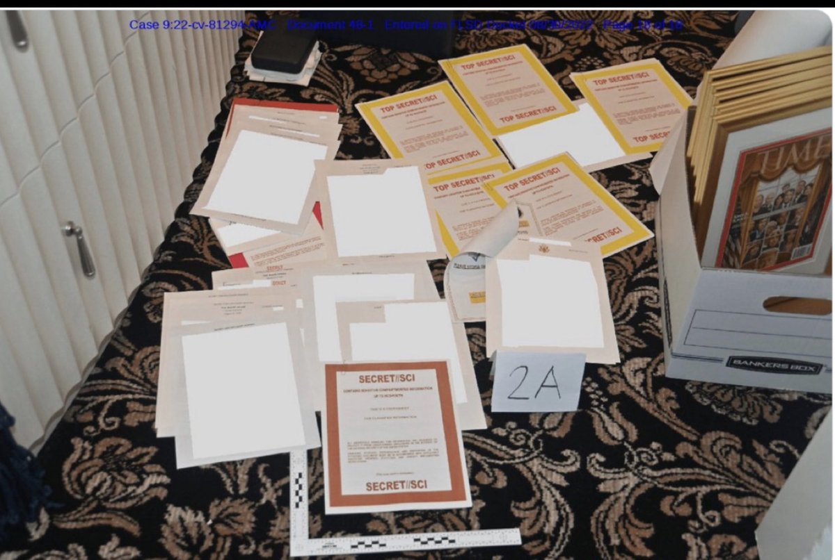 ColorApril's tweet photo. The FBI is showing their true agenda . #Staged #Propped
#Plotted https://t.co/XJTp6ukhGs