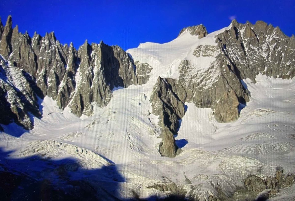 montblanctreks's tweet photo. How a mountain climber became an inspiration for women everywhere..
https://t.co/JmbmeJXbMc
#girlpower #strongwomen #inspiration #alpinehistory #thealps #chamonix #montblanc #aiguilledumidi #hikethealps #frenchalps #swissalps #mountainlife #trekking #walking #hiking https://t.co/yCMv7UQjQD