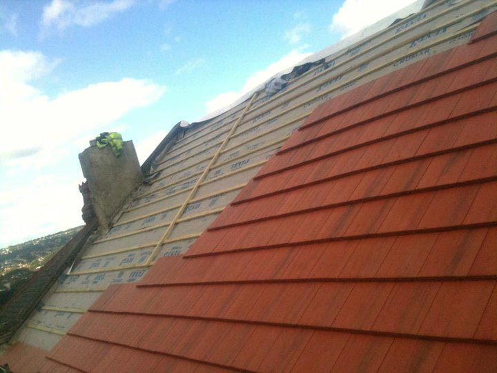 RoofBuildSol's tweet photo. 🤔 How is your roof looking? Our FREE roofing survey will help identify 🔎 any potential issues. Call Us Today: ☎️ Pontefract: 01977 651076 ☎️ Doncaster: 01302 481130 ☎️ Wakefield: 01924 731244 📲 Mobile: 07979 717221 #Pontefract #Wakefield #doncaster #Yorkshire #home #roofing https://t.co/NONeNvv8TJ