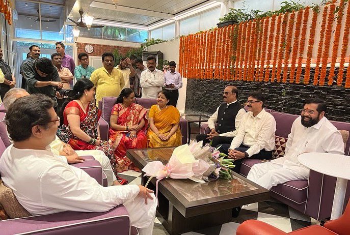 महाराष्ट्राचे मुख्यमंत्री श्री. एकनाथ शिंदे यांनी आज महाराष्ट्र नवनिर्माण सेनेचे अध्यक्ष मा. श्री. राजसाहेब ठाकरे यांच्या 'शिवतीर्थ' निवासस्थानी विराजमान श्रीगणरायाचे दर्शन घेतले.