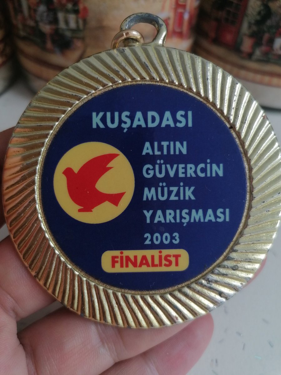 Dincgul1's tweet photo. Karayel var başımda
Dinmiyor fırtınalar
Vuruyor dallarıma
Vuruyor bu sonbahar..
2003 yılında bana 1.nci olma onurunu yaşatan "Karayel" adlı şarkımın anısına. Hoşgeldin Eylül. https://t.co/9g1JZbaMLR