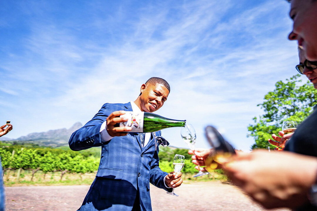 ✌️Two reasons to celebrate today! It is the first day of spring 💐 It is Cap Classique Day 🥂 Read more about this perfect match 👉 kenforresterwines.com/cap-classique-… #springday #spring #springtime #springvibes #bubbly #capclassiqueday #mcc #bubbly #kenforrester #sparklehorse