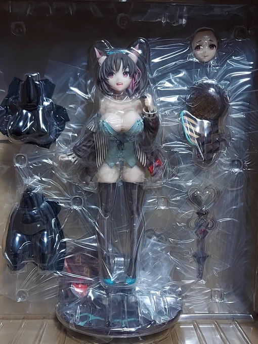 今月一発目のフィギュア、チョコミントカラーが可愛いモーヴちゃん。アダルトフィギュアは初めてだがまぁパーツ差し替えなければ普通の美少女フィギュアだよ。アダルトな部分はしっかり作られてた…うん 