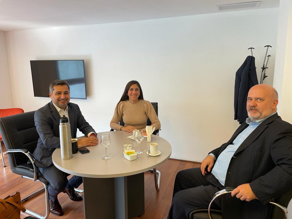 Debogalan's tweet photo. 🤝 Nos reunimos con @DiegoMolea y @MarceloD_Diaz. 

💬 Conversamos al respecto de la situación de la justicia. Además, sobre la necesidad de capacitación y formación académica  constante para abogados y abogadas. https://t.co/mS4EtV2MwJ