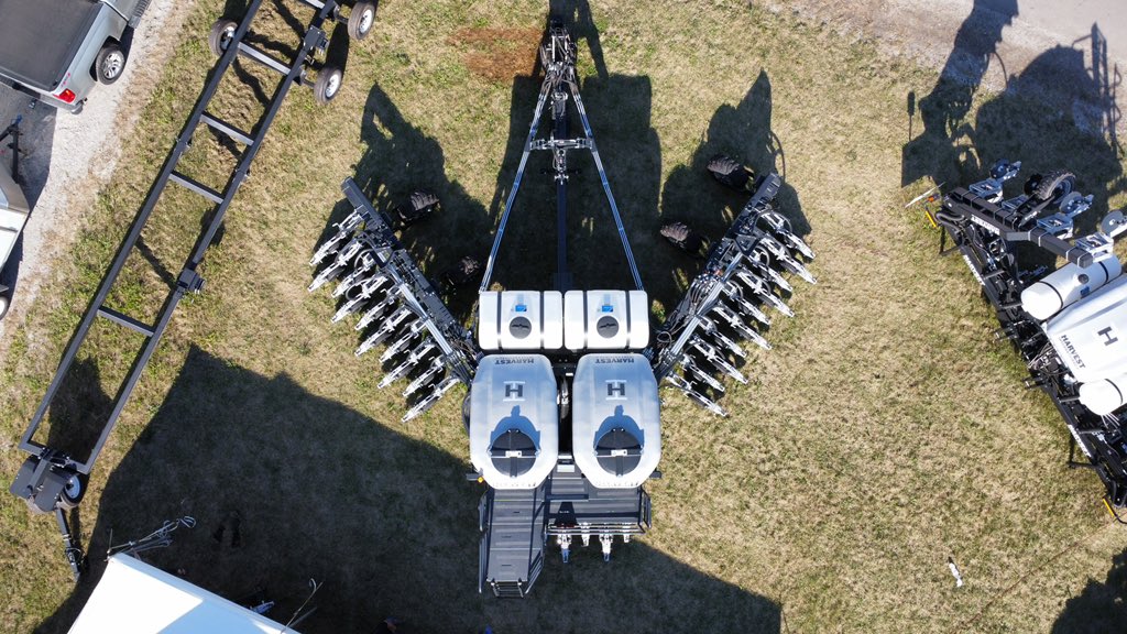 Harvest_Int_Mfg's tweet photo. Final day of a great week at #FarmProgressShow! You can find our high speed planters, row units, & head trailers at booth 1239 in the SE quadrant! #UltraPlant #LaserPro1 https://t.co/wwtuf2tLC3