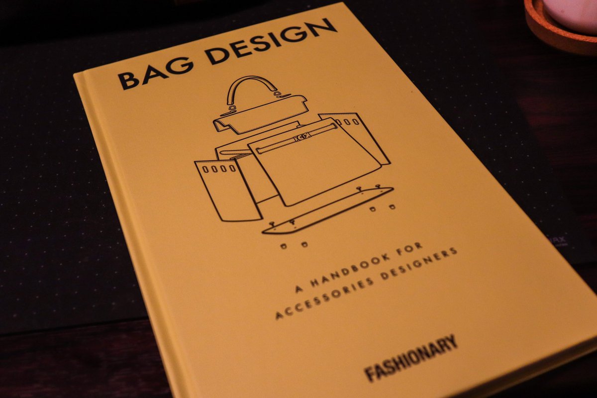 3710_swim's tweet photo. この本はレザークラフトの参考になるし面白い #BAGDESIGN #fashionary #レザークラフト #型紙 https://t.co/4M0MrUrezd