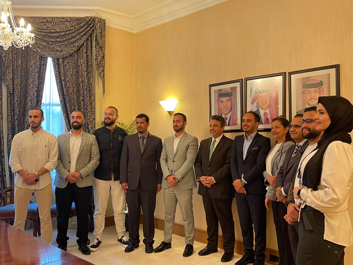 ManarMDabbas's tweet photo. بحثت وملتقى الطلبة 🇯🇴 في 🇬🇧 @Moltaqa_JoSt_UK عديد قضايا طلابية تهمهم وماهية سبل التعاون بين الملتقى والقسم القنصلي في @JOembassyUK.
تبقى خدمة الأردنيين أولوية نعتز بها.

Met with a group of 🇯🇴 students in 🇬🇧 where we had a good exchange of ideas on more engagement and support. https://t.co/o8t6f8dqMD