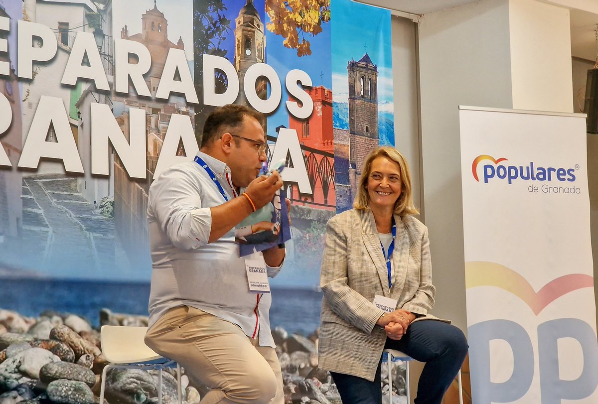 PP_Motril's tweet photo. 👩‍🏫 Nuestra presidenta, Luisa García Chamorro ha participado en la segunda jornada de la Escuela de Alcaldes organizada por el Partido Popular de Granada y que servirá como inicio del curso político en nuestra provincia. 

#EscuelaDeAlcaldes
#PPGranada
#PreparadosGranada https://t.co/uYOHwXa581