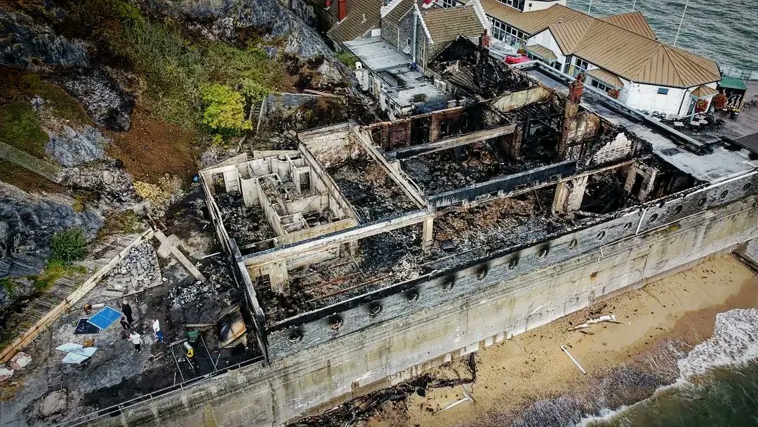 athenapics's tweet photo. #Copperfish #restaurant destroyed #fire #MumblesPier  #Swansea
https://t.co/7VNuNkJq7q #drone #dronephotography #aerialphotography #editorialphotography #newsphotography #photojournalism #walespictureagency #pictureagency #swanseaphotographer #freelancephotographer #fire #rnli https://t.co/oIarJTnRhY