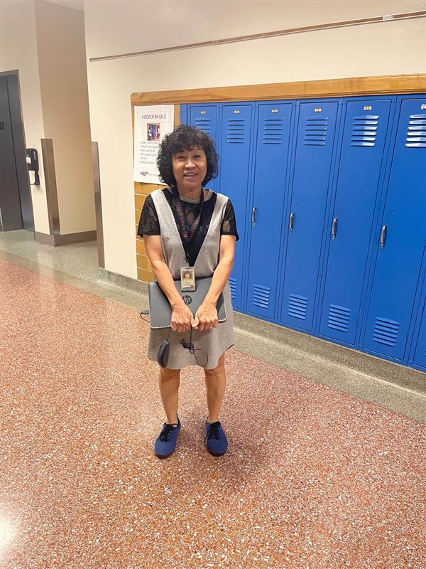WindsorCatsDMPS's tweet photo. Our next Staff Spotlight is one of our fantastic ELL teachers, Mrs. Metelmen!

Mrs. Metelman loves the staff, students, and families at Windsor! https://t.co/7NKG5YHWzx