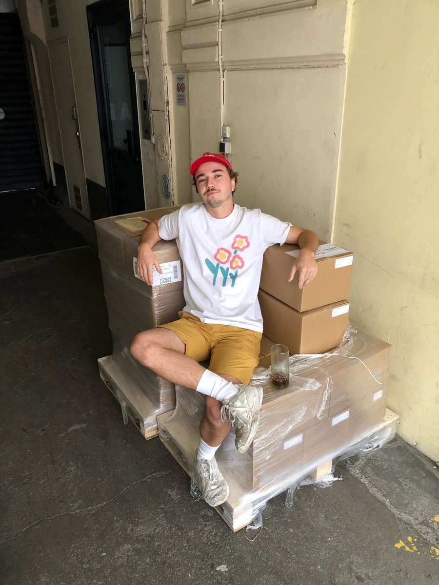 tanguylvs's tweet photo. Ça y est les 700 livres “Al Atlas” sont arrivés 🇲🇦📔👁🎞✅ https://t.co/ZmyNyWV0kb