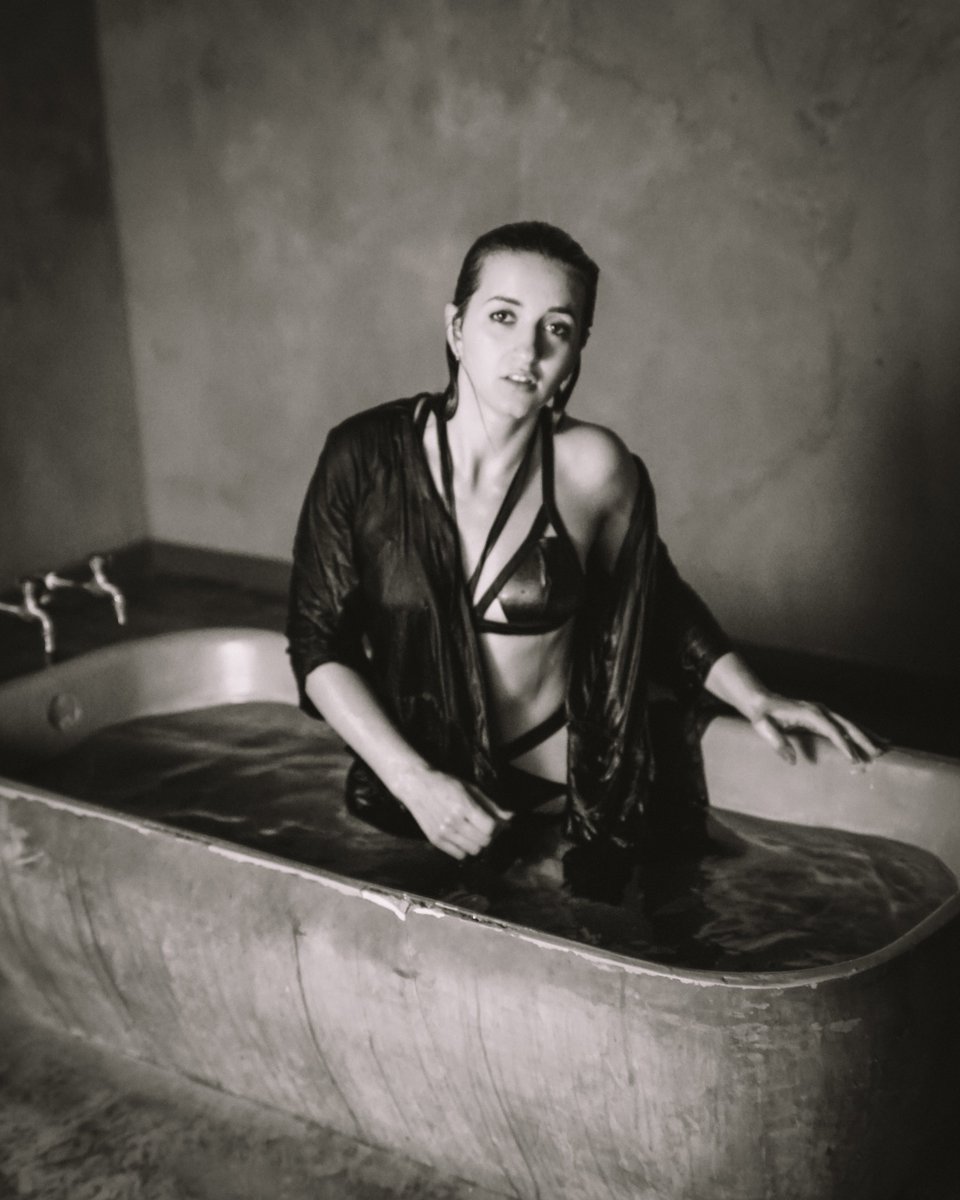 ModelNFT1's tweet image. Hi all!!!
I&apos;m happy to be in the #NFTCommunity  t and tell you about myself and my photography.
This thread is for fellow #NFTartists, collectors, and anyone else interested in learning more about me. 
LFG!
 
1/17

#nft #nfts #nftart #NFTdrops #NFTartwork #foundation