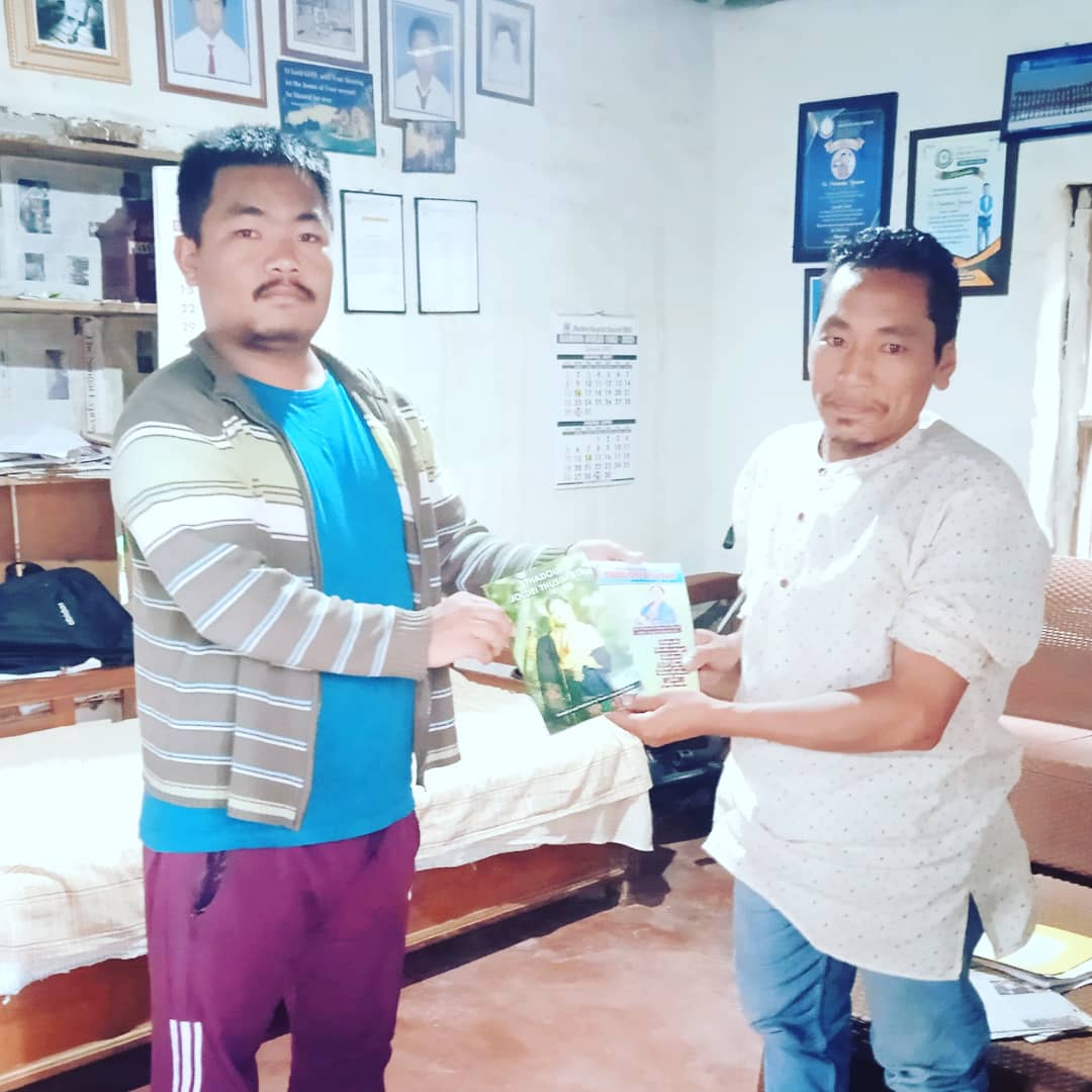 LunnLhouvum's tweet photo. Pu Seipu Lhouvum, Headmaster in-charge, SL Songkholen Jr. High School, Motbung visited me at my residence. Present some books for school library. https://t.co/kyApbz5x0T