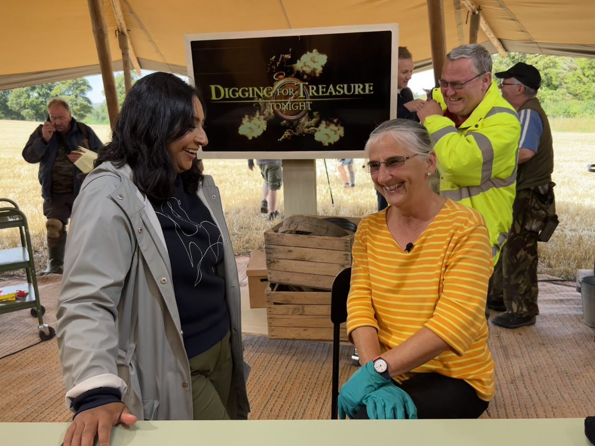 dfttc5's tweet photo. Has anyone decided to give detecting a go since tuning in last week? If so show us what you've found ⬇️ All the information you need on how to detect responsibly is pinned on our social media pages.
⏲️Digging for Treasure is back tomorrow night, 9pm, C5. #DFT #C5 #LookWhatIFound https://t.co/qPiJBVMGqu