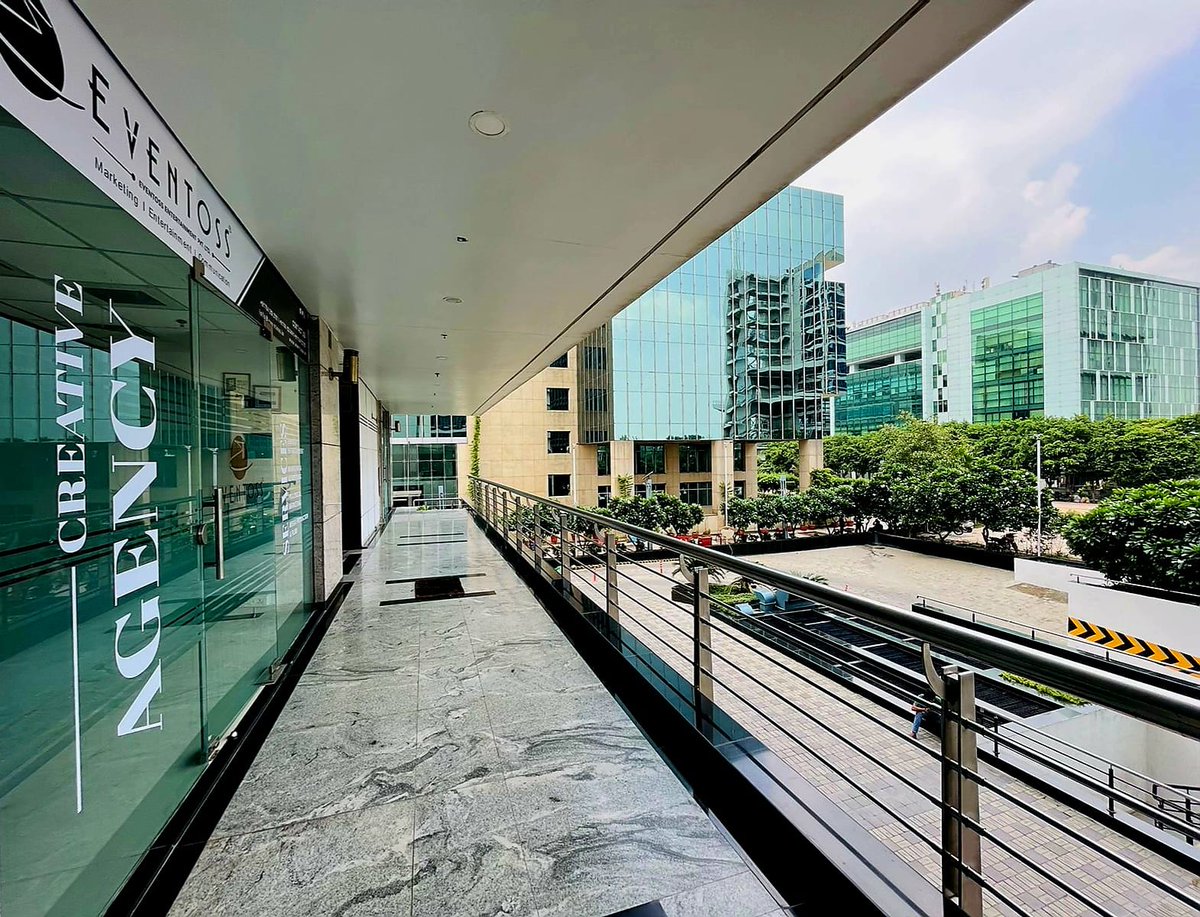 Eventossconnect's tweet photo. Here we embark on a new journey from the state's capital to the national capital, by acquiring a new space at the DLF Tower A, Jasola, New Delhi. Have a look at our heartwarming moments full of energy &amp; persistence to conquer our dreams.
#TeamEventoss #Eventoss #Delhi #NewOffice; https://t.co/OW6zzEiNAB