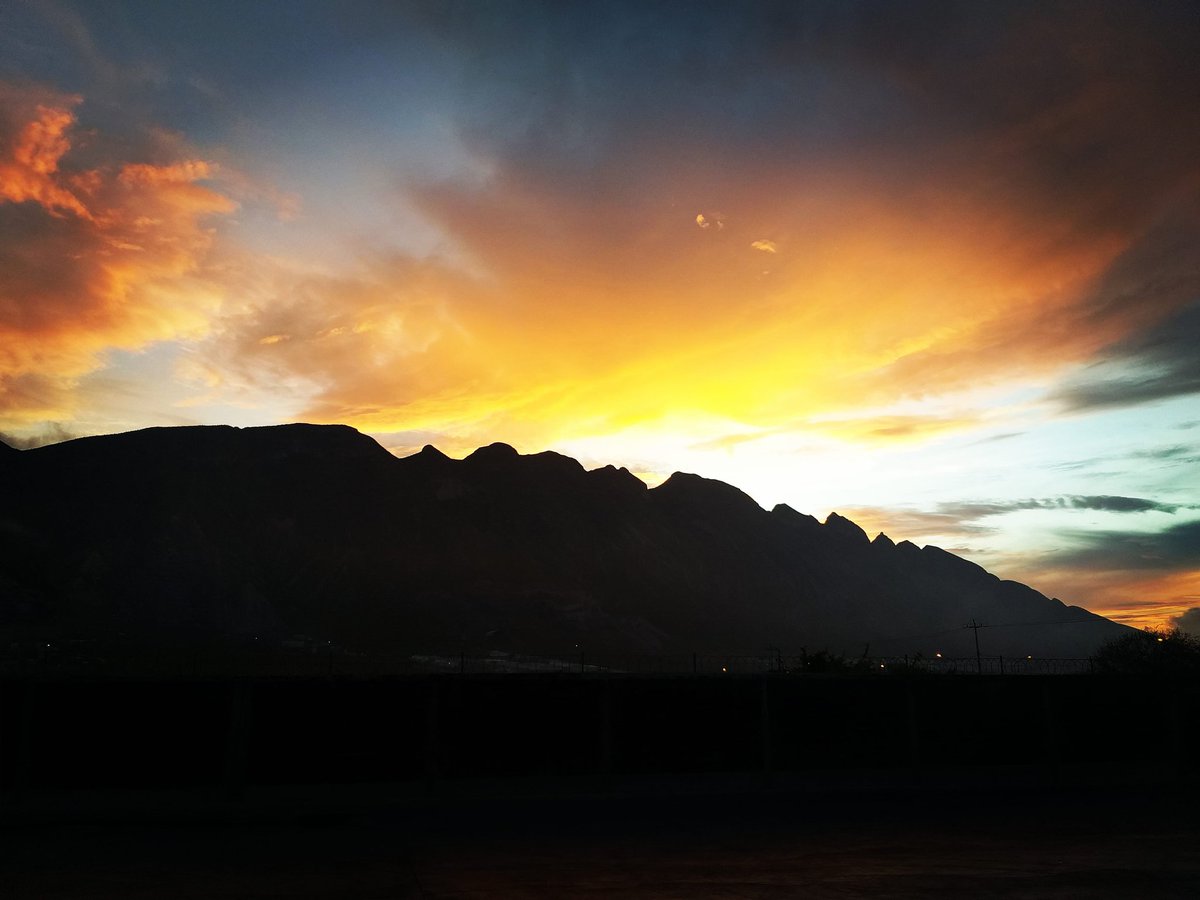 edalan18's tweet photo. "No sabía lo que quería; tenía miedo de la vida, quería escaparme de la vida, pero aún así esperaba algo de la vida"
#Montaña #amanecer #Vida #MIEDO https://t.co/AxTjSbW0JP